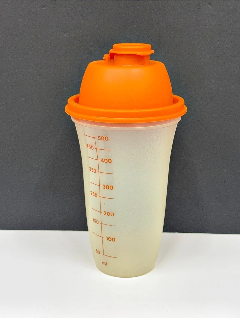 Vintage Tupperware Quick Shake 500mL 16oz Orange Mixer Shaker Measuring Cup